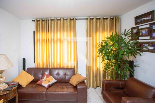 Sala Casa 1 de casa para alugar com 2 quartos, 290m² em Taboão, Diadema