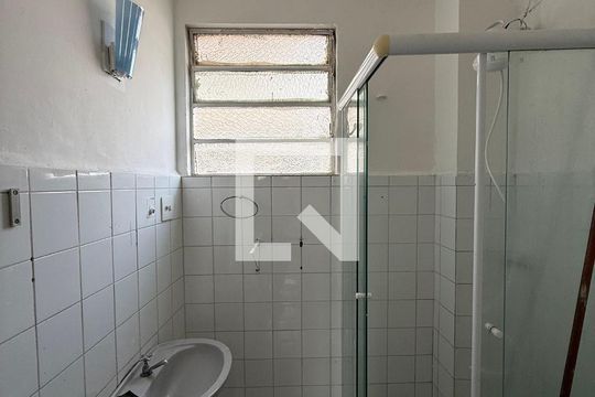Banheiro social de apartamento para alugar com 1 quarto, 45m² em Barra Funda, São Paulo