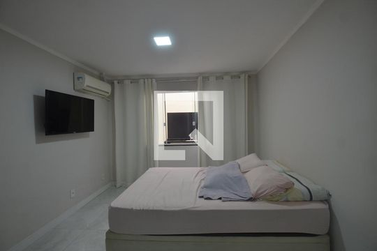 Quarto 1 de casa para alugar com 1 quarto, 47m² em Madureira, Rio de Janeiro