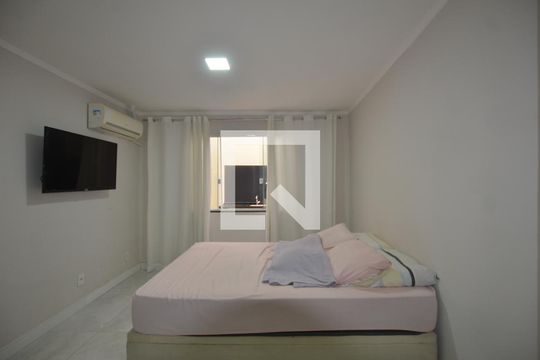 Quarto 1 de casa para alugar com 1 quarto, 47m² em Madureira, Rio de Janeiro