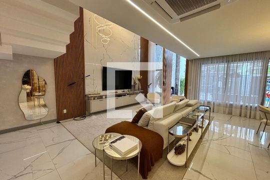 Sala de casa de condomínio à venda com 4 quartos, 433m² em Vargem Grande, Rio de Janeiro