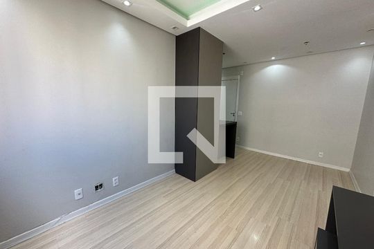 Sala de apartamento à venda com 2 quartos, 53m² em Centro, Barueri