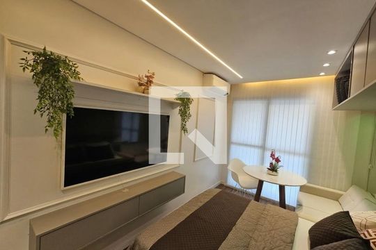 Sala / Quarto de apartamento para alugar com 1 quarto, 25m² em Vila Guarani (Zona Sul), São Paulo