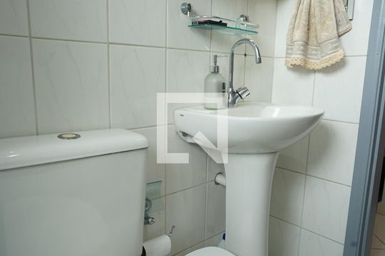 Banheiro de apartamento para alugar com 2 quartos, 62m² em Vila Paulista, Guarulhos
