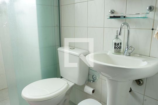 Banheiro de apartamento para alugar com 2 quartos, 62m² em Vila Paulista, Guarulhos
