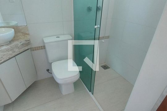 Banheiro de casa de condomínio à venda com 4 quartos, 323m² em Vereda das Gerais, Nova Lima