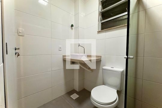 Banheiro social de apartamento à venda com 1 quarto, 29m² em Flamengo, Rio de Janeiro