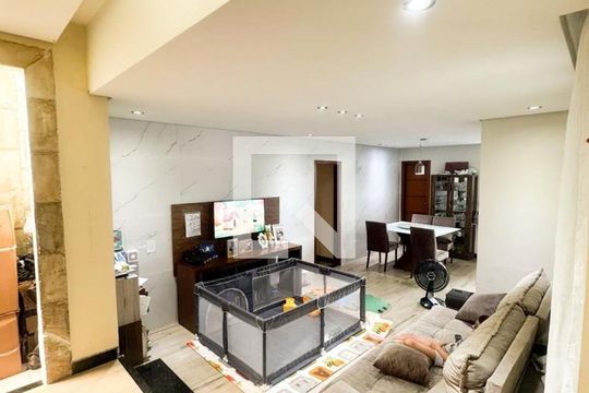 Sala de casa para alugar com 3 quartos, 206m² em Serrano, Belo Horizonte
