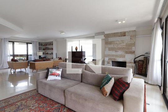 Sala de apartamento para alugar com 3 quartos, 220m² em Vila Suzana, São Paulo