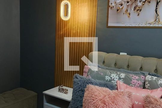 Quarto de apartamento à venda com 2 quartos, 44m² em Cidade São Jorge, Santo André