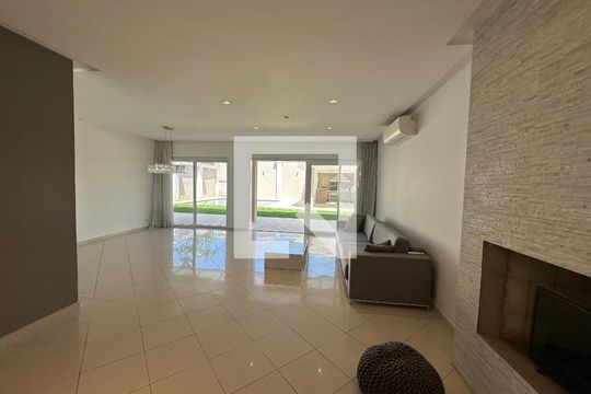 Sala de casa de condomínio à venda com 4 quartos, 565m² em Jardim Paulista, Barueri