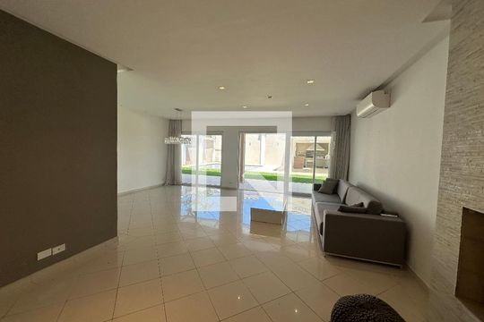 Sala de casa de condomínio à venda com 4 quartos, 565m² em Jardim Paulista, Barueri