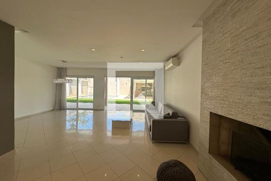 Sala de casa de condomínio à venda com 4 quartos, 565m² em Jardim Paulista, Barueri