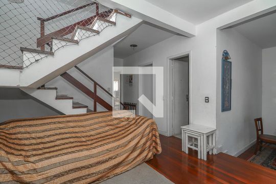 Sala de casa à venda com 4 quartos, 360m² em Petrópolis, Porto Alegre