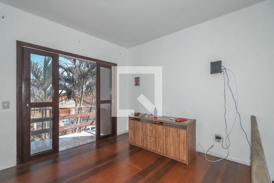 Sala entre quartos de casa à venda com 4 quartos, 360m² em Petrópolis, Porto Alegre