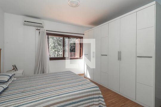 Quarto Suíte de casa à venda com 4 quartos, 360m² em Petrópolis, Porto Alegre