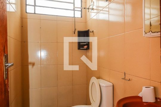 Banheiro de casa para alugar com 1 quarto, 40m² em Jardim Clementino, Taboão da Serra
