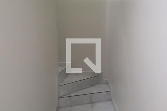 Escada de casa à venda com 3 quartos, 160m² em Alves Dias, São Bernardo do Campo