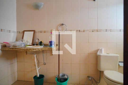Banheiro suíte 2 de casa à venda com 4 quartos, 389m² em Partenon, Porto Alegre