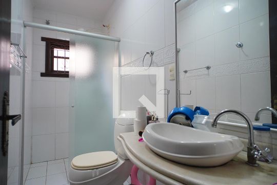 Banheiro  de casa à venda com 4 quartos, 389m² em Partenon, Porto Alegre