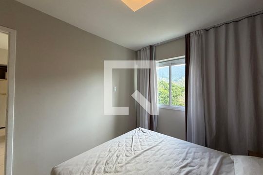 Suíte 1 de apartamento para alugar com 2 quartos, 75m² em Camorim, Rio de Janeiro