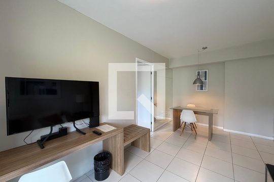 Sala de apartamento para alugar com 2 quartos, 75m² em Camorim, Rio de Janeiro