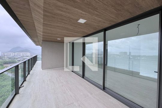Varanda de apartamento à venda com 4 quartos, 194m² em Barra da Tijuca, Rio de Janeiro