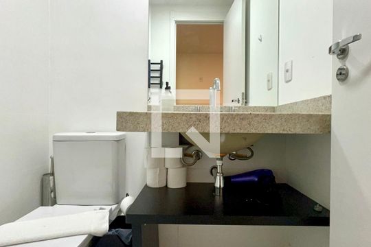 Banheiro de kitnet/studio à venda com 1 quarto, 30m² em Perdizes, São Paulo