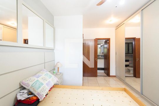 Casa à venda com 3 quartos, 175m² em Fátima, Canoas