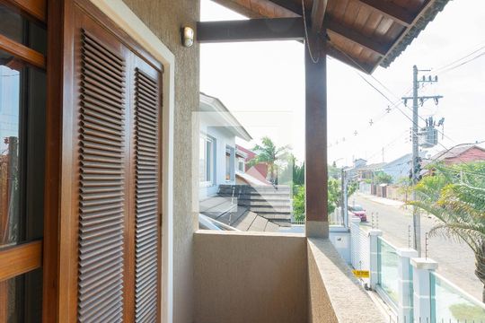 Casa à venda com 3 quartos, 175m² em Fátima, Canoas