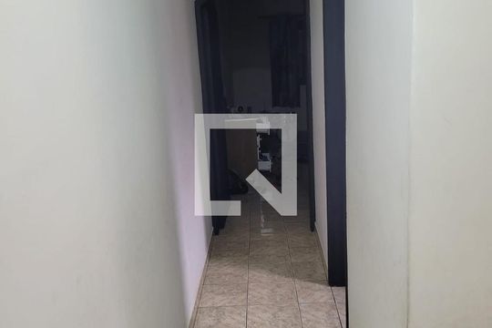 Corredor de casa à venda com 2 quartos, 225m² em Jardim Guarará, Santo André