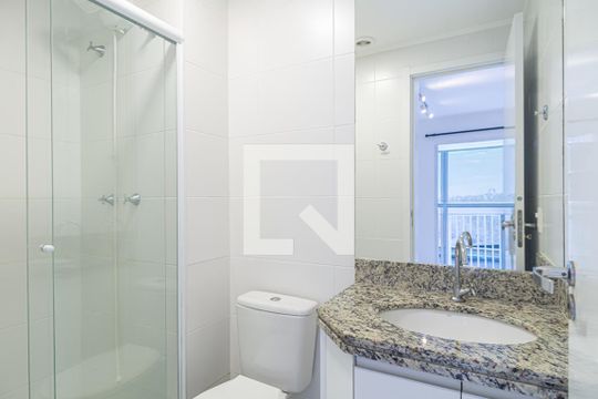 Banheiro de kitnet/studio para alugar com 1 quarto, 25m² em Liberdade, São Paulo
