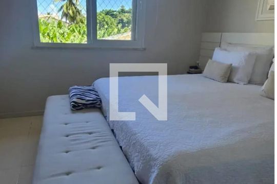 Quarto de casa para alugar com 4 quartos, 419m² em Patamares, Salvador