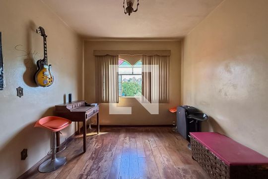 Casa à venda com 3 quartos, 382m² em Fernão Dias, Belo Horizonte
