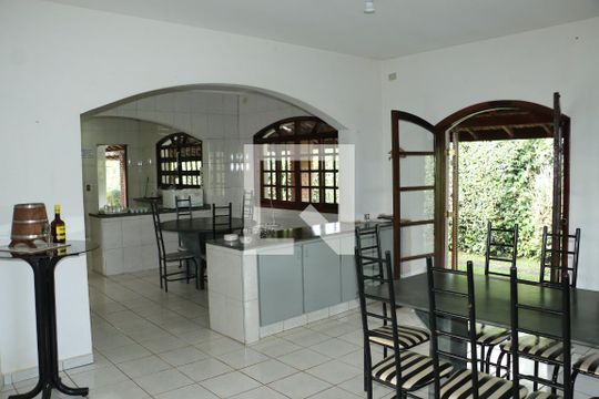 Casa para alugar com 4 quartos, 710m² em Água Espraiada, Cotia