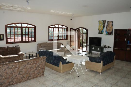Casa para alugar com 4 quartos, 710m² em Água Espraiada, Cotia