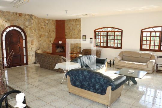 Casa para alugar com 4 quartos, 710m² em Água Espraiada, Cotia