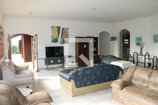 Casa para alugar com 4 quartos, 710m² em Água Espraiada, Cotia