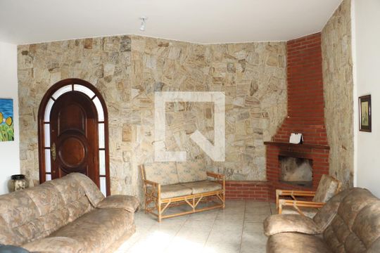 Casa para alugar com 4 quartos, 710m² em Água Espraiada, Cotia