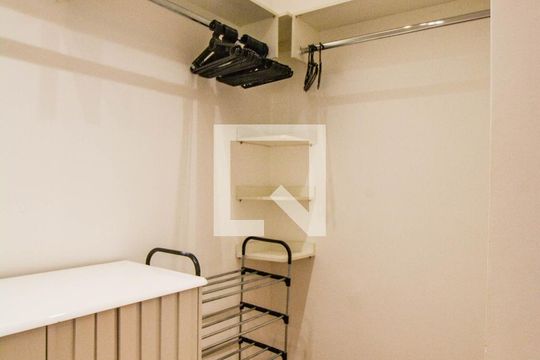 Closet de apartamento à venda com 1 quarto, 50m² em Jardim Monte Libano, Santo André