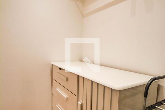 Closet de apartamento à venda com 1 quarto, 50m² em Jardim Monte Libano, Santo André