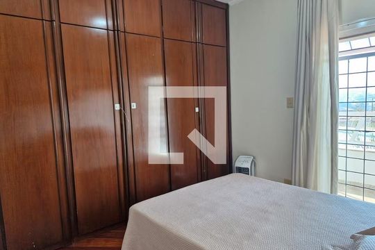 Quarto 1 de casa para alugar com 5 quartos, 480m² em Cidade Jardim, Uberlândia