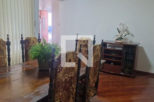Sala de casa para alugar com 5 quartos, 480m² em Cidade Jardim, Uberlândia