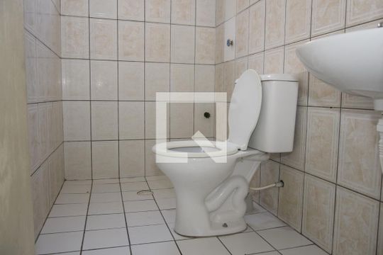 Banheiro de casa para alugar com 1 quarto, 60m² em Parque Novo Santo Amaro, Embu das Artes