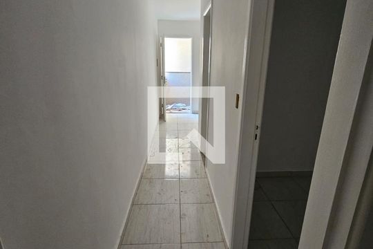 Corredor de apartamento à venda com 2 quartos, 48m² em Jardim Iva, São Paulo