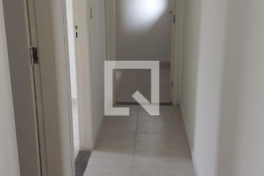 Corredor de apartamento à venda com 2 quartos, 48m² em Jardim Iva, São Paulo
