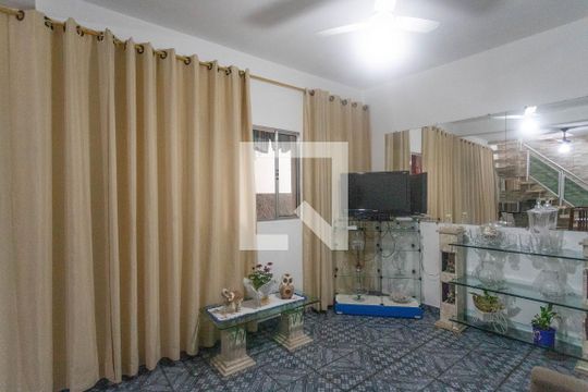 Sala  de casa à venda com 2 quartos, 125m² em Balneário São Francisco, Diadema