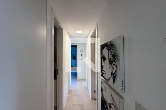 Corredor de apartamento à venda com 3 quartos, 83m² em Barra da Tijuca, Rio de Janeiro