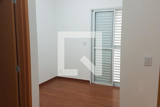 Quarto de apartamento à venda com 3 quartos, 74m² em Quitaúna, Osasco
