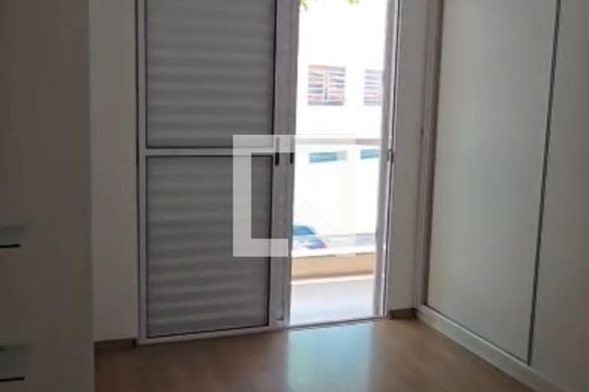 Quarto de casa à venda com 3 quartos, 73m² em Vila Nivi, São Paulo